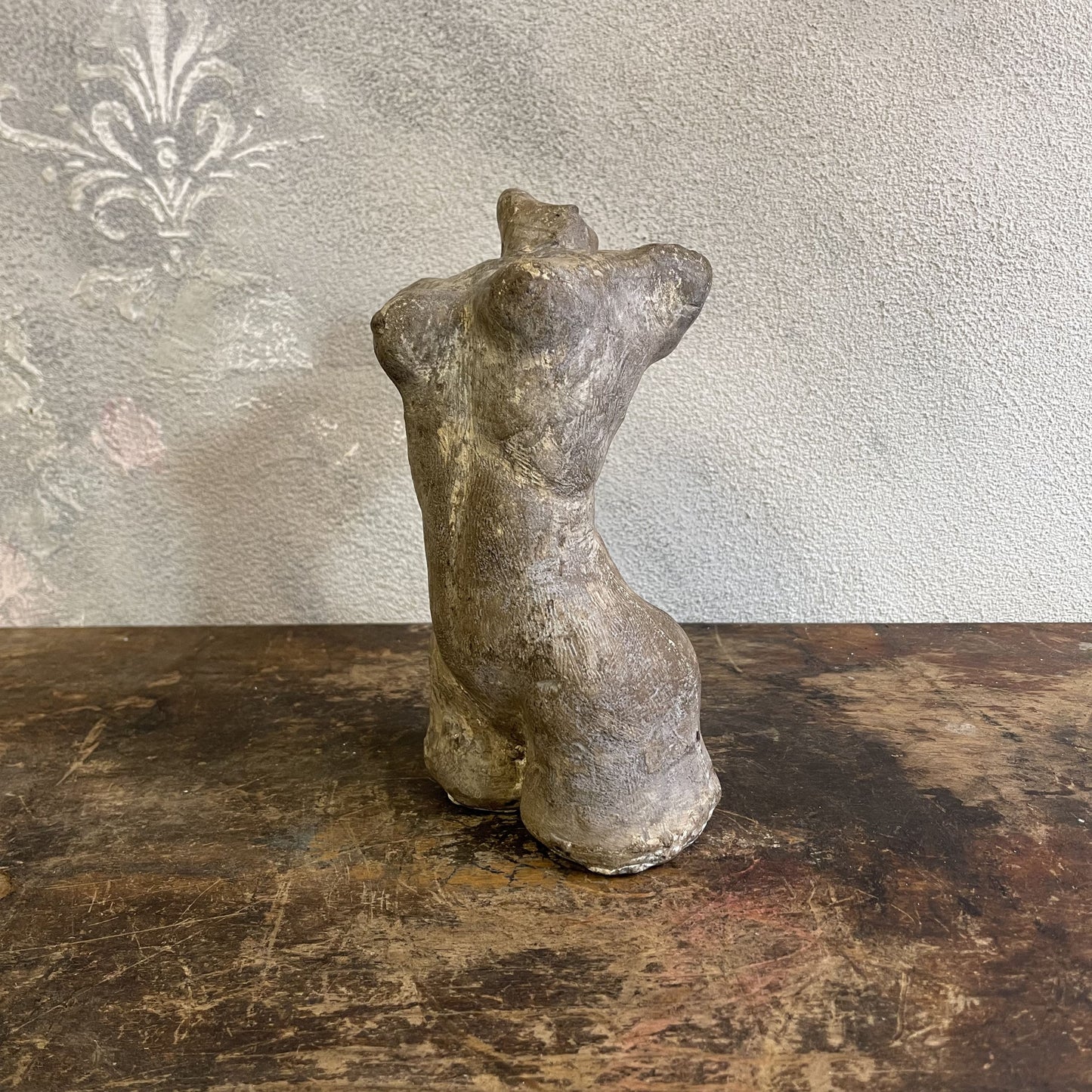 Busto Scultoreo Di Un Nudo Femminile In Pietra Calcarea Degli Anni 80