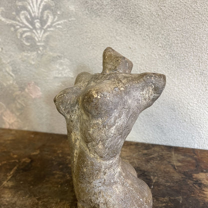 Busto Scultoreo Di Un Nudo Femminile In Pietra Calcarea Degli Anni 80