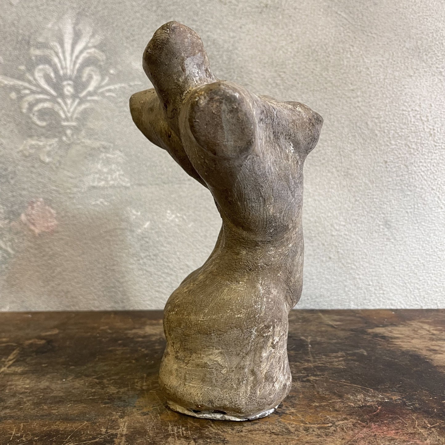 Busto Scultoreo Di Un Nudo Femminile In Pietra Calcarea Degli Anni 80