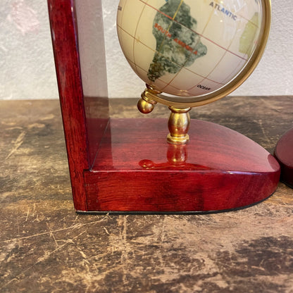 Fermalibri Con Mappamondi In Legno Di Mogano Laccato E Asse In Ottone Con Globi Impreziositi Da Minerali Anni 80