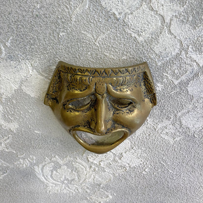 Maschera decorativa del teatro classico greco romano in ottone