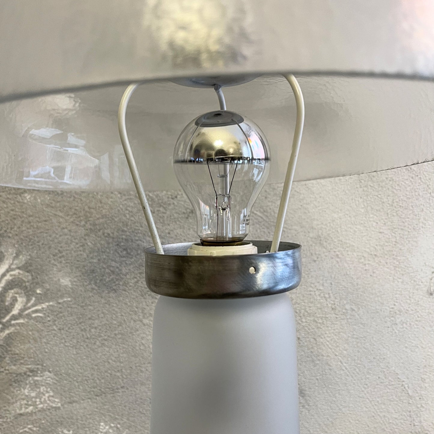 Lampada a Campana Space Age in vetro di murano e opalino attribuibile a Mazzega anni 80