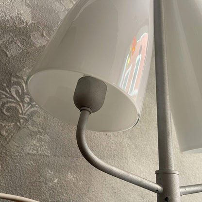 Lampada da tavolo Space Age Paralume curvo in vetro opalino a due luci attribuibile a MAZZEGA