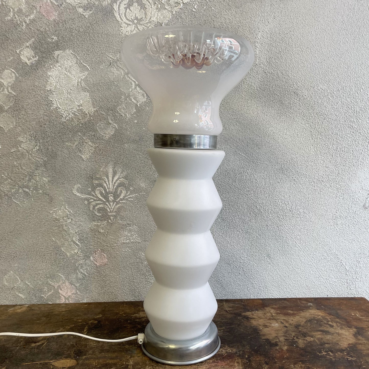 Lampada da tavolo Space Age in vetro di murano e opalino attribuibile a MAZZEGA anni 80