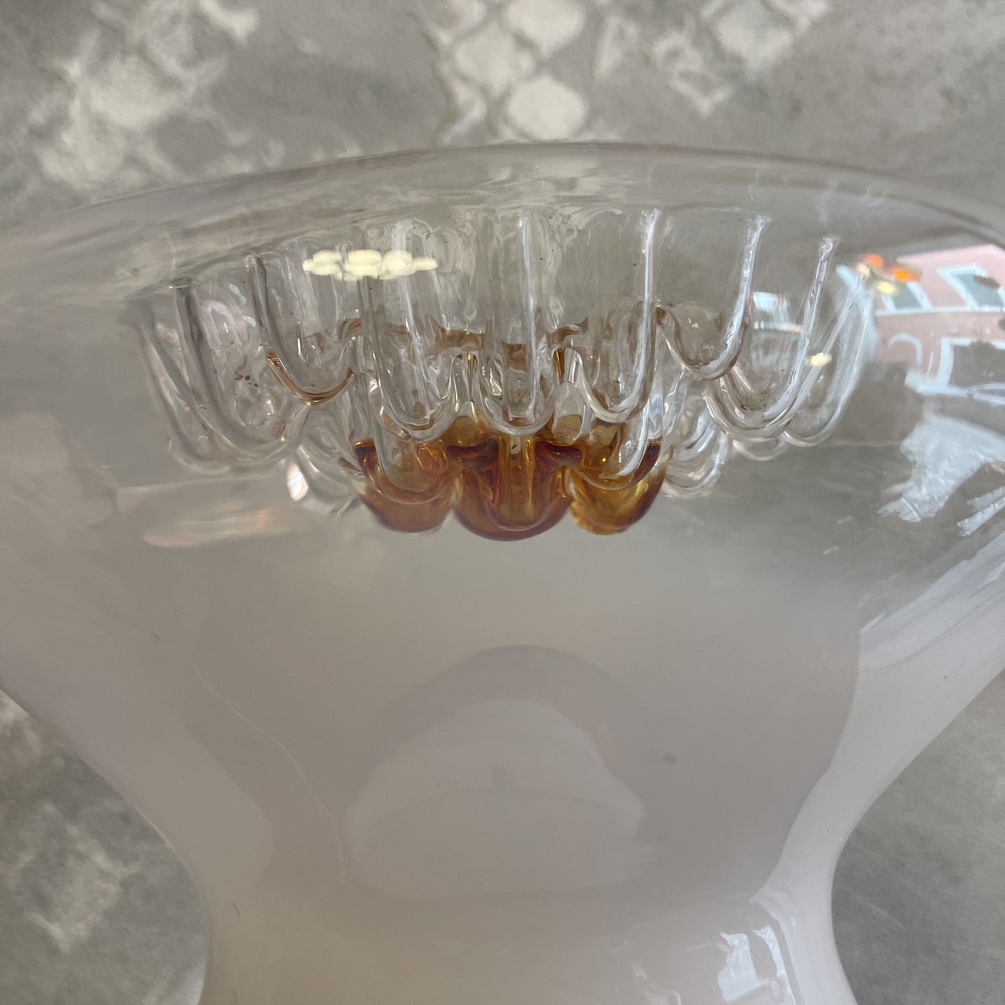 Lampada da tavolo Space Age in vetro di murano e opalino attribuibile a MAZZEGA anni 80