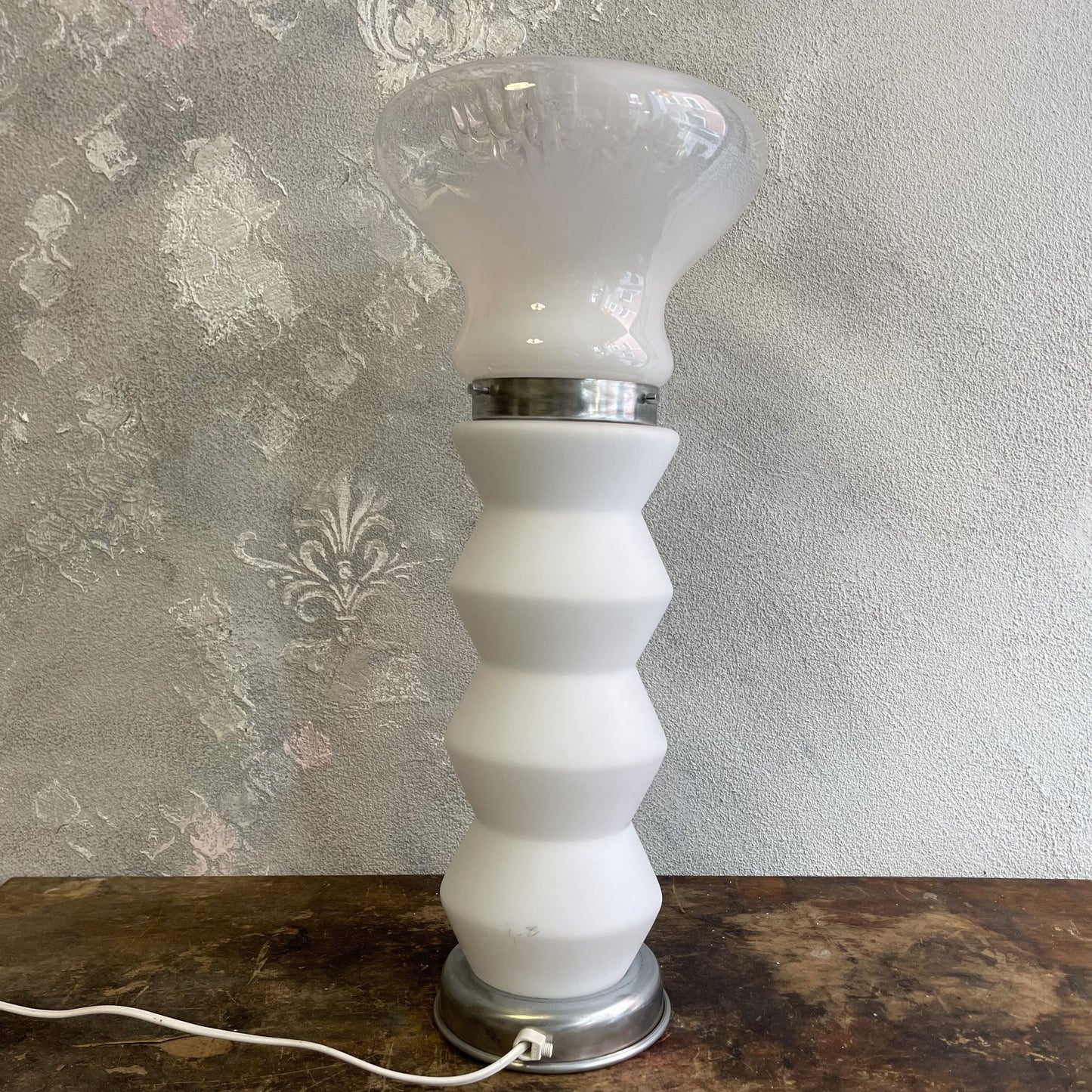 Lampada da tavolo Space Age in vetro di murano e opalino attribuibile a MAZZEGA anni 80