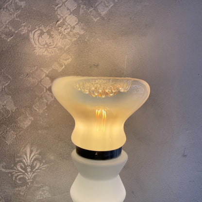 Lampada da tavolo Space Age in vetro di murano e opalino attribuibile a MAZZEGA anni 80
