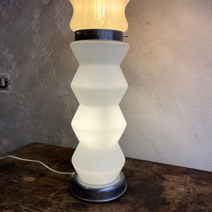 Lampada da tavolo Space Age in vetro di murano e opalino attribuibile a MAZZEGA anni 80