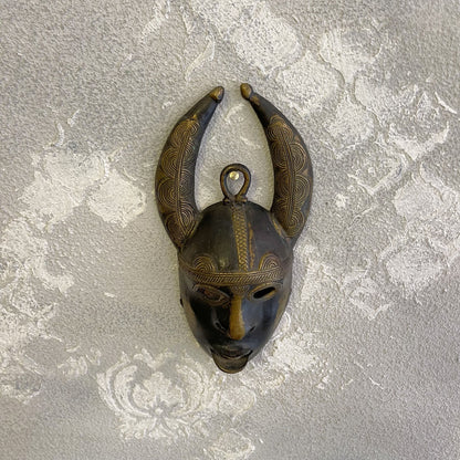 Machera tribale africana decorativa in ottone Yohourè sottogruppo degli Akar dalla Costa d Avorio XX secolo