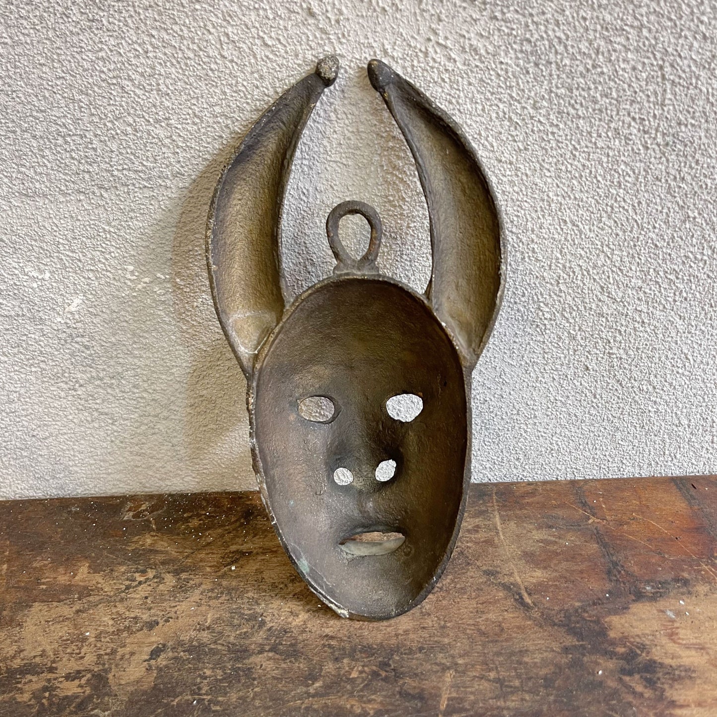 Machera tribale africana decorativa in ottone Yohourè sottogruppo degli Akar dalla Costa d Avorio XX secolo