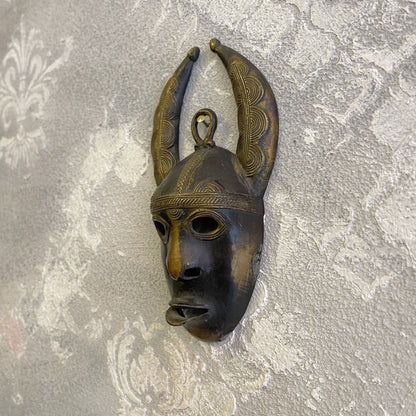 Machera tribale africana decorativa in ottone Yohourè sottogruppo degli Akar dalla Costa d Avorio XX secolo