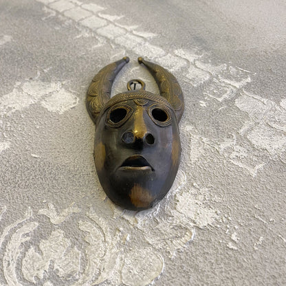 Machera tribale africana decorativa in ottone Yohourè sottogruppo degli Akar dalla Costa d Avorio XX secolo