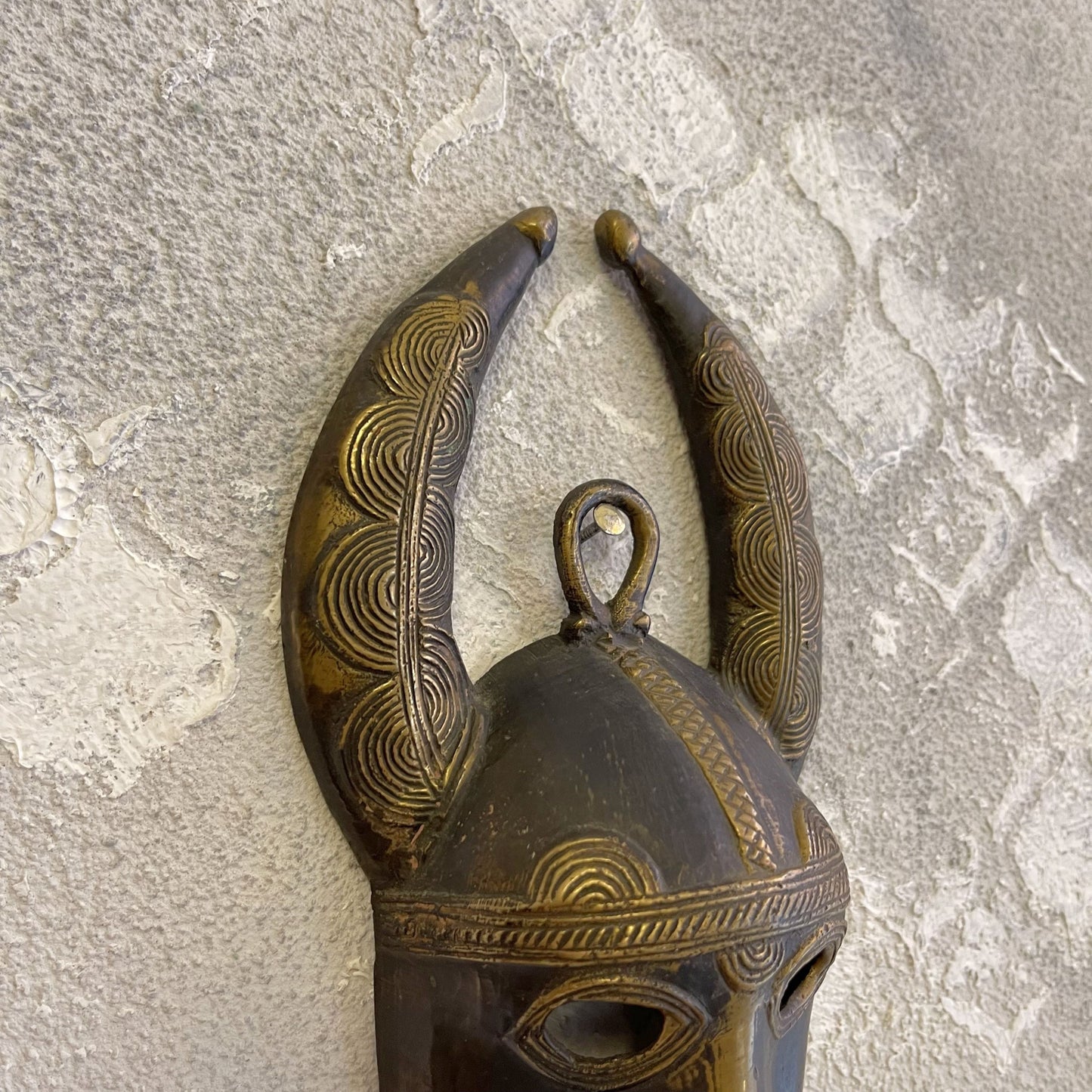 Machera tribale africana decorativa in ottone Yohourè sottogruppo degli Akar dalla Costa d Avorio XX secolo