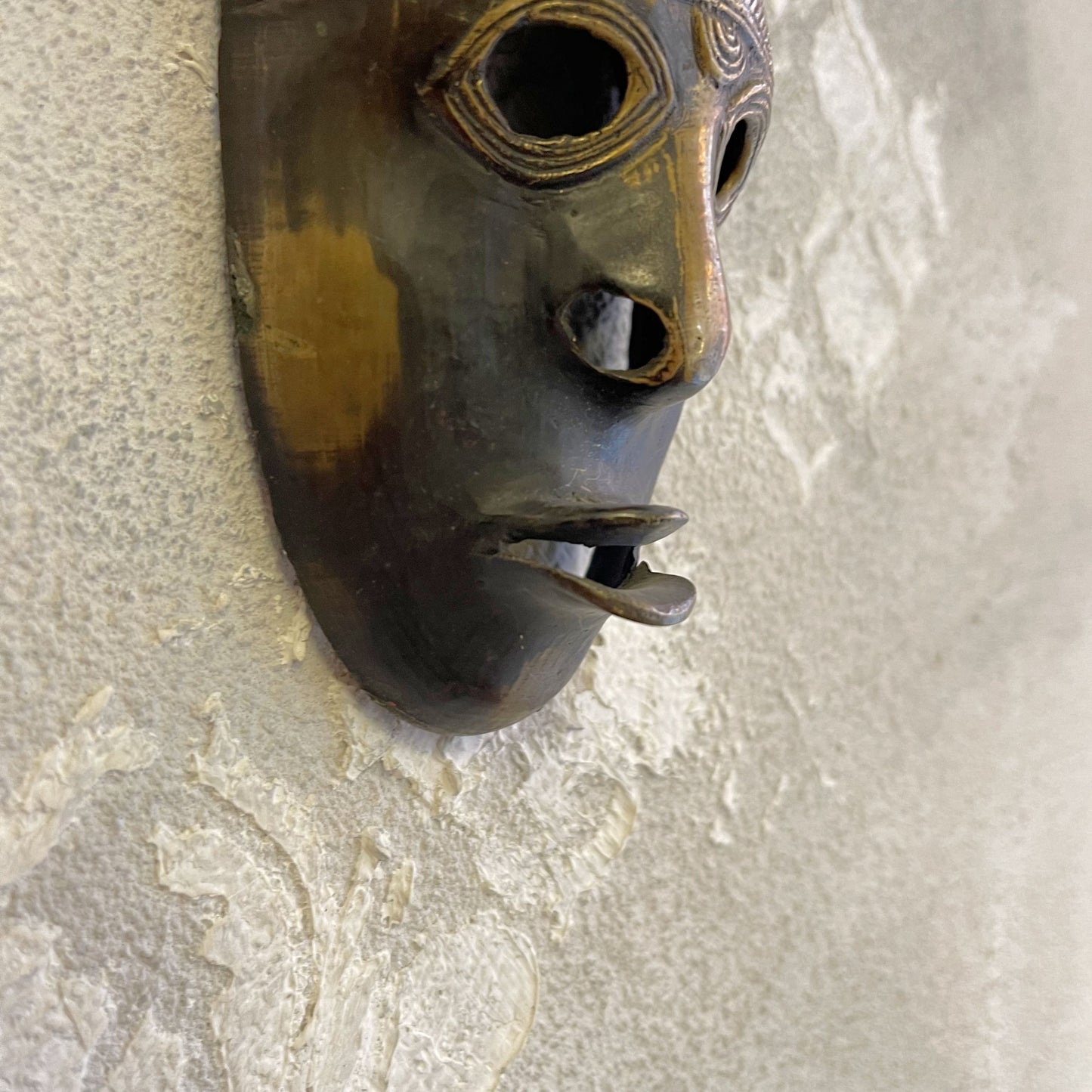 Machera tribale africana decorativa in ottone Yohourè sottogruppo degli Akar dalla Costa d Avorio XX secolo