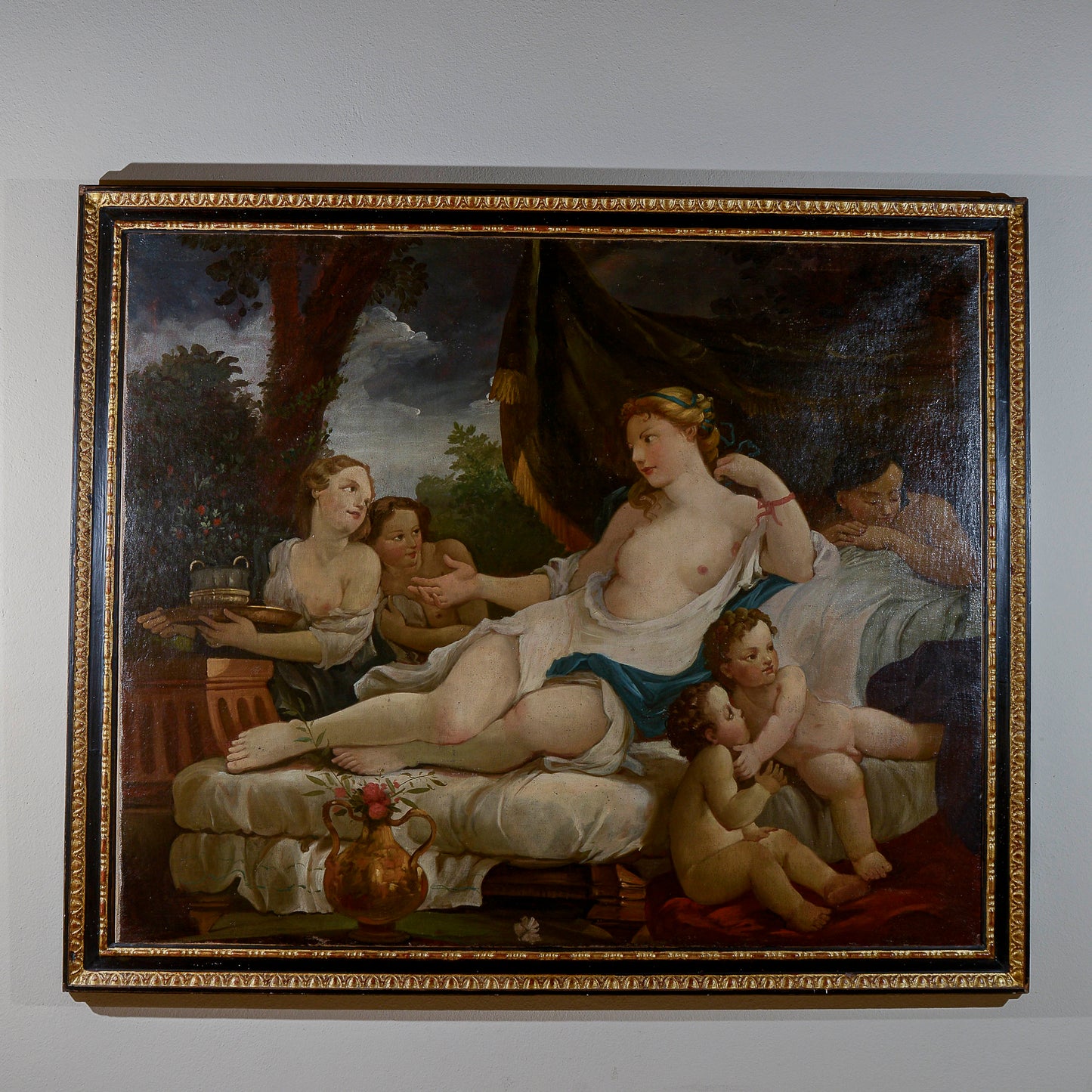 dipinto dunna su dormeuse con putti e ancelle