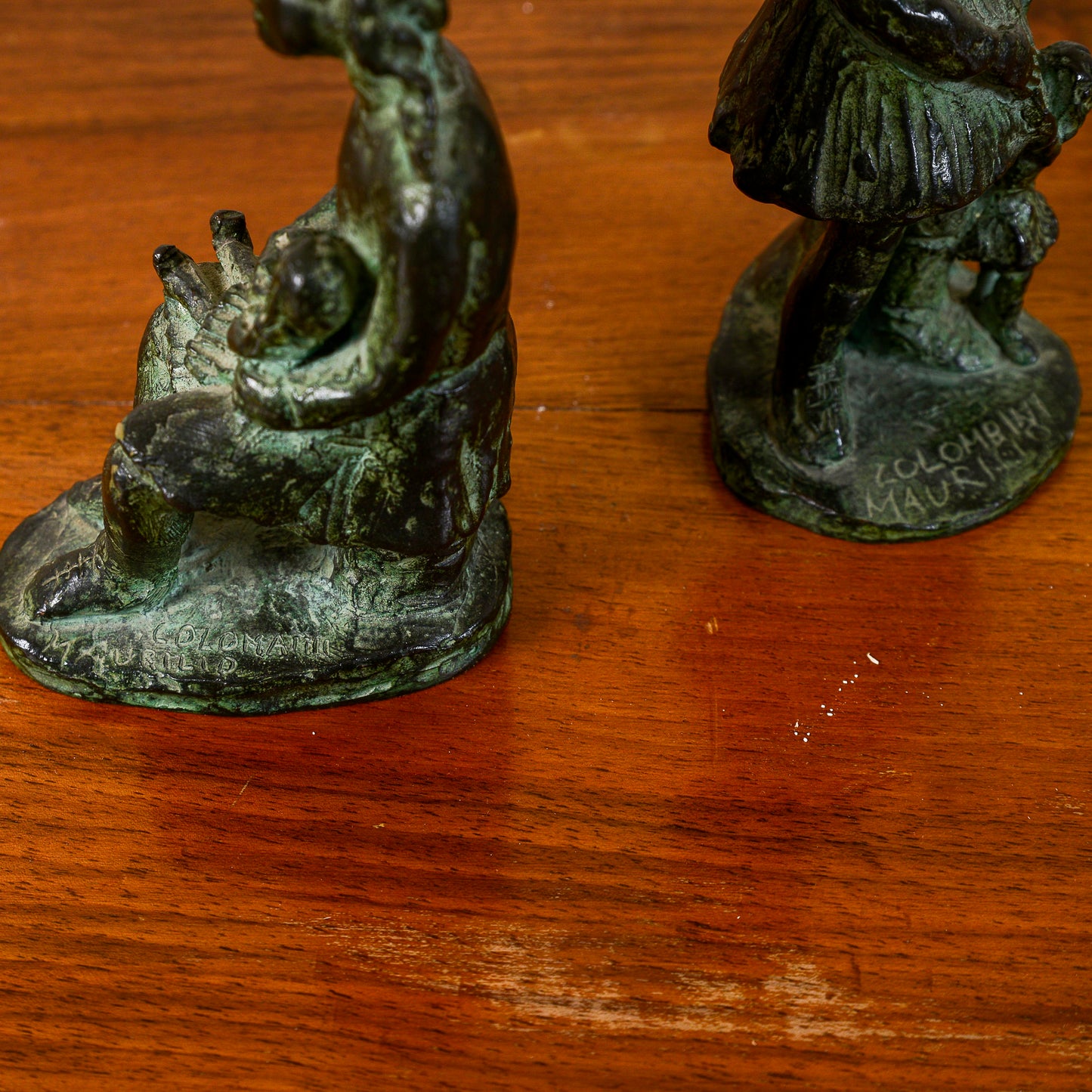 coppia di statuine non numerate di colombini
