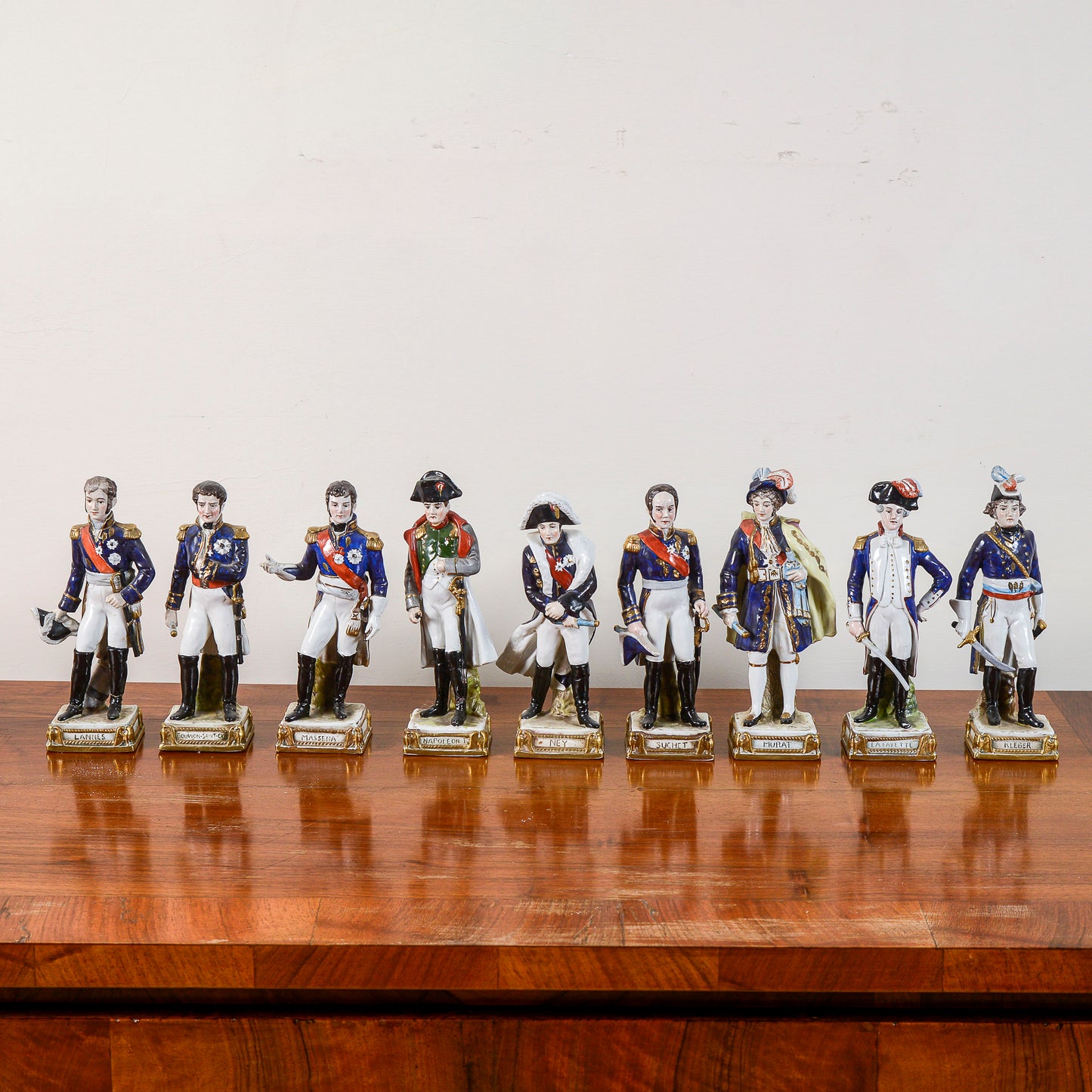 set 9 statuette soldatini in ceramica di meissen