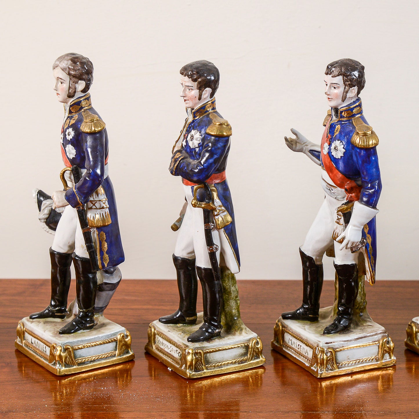 set 9 statuette soldatini in ceramica di meissen