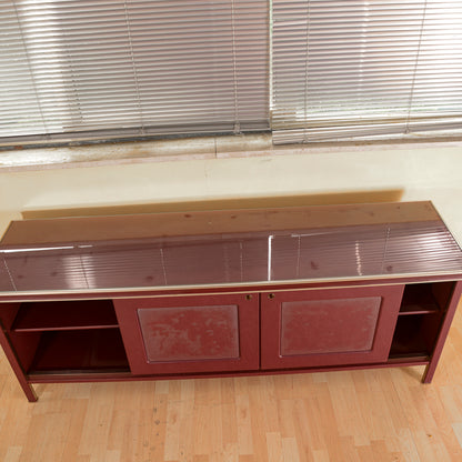 Credenza  Umberto Mascagni  rivestita in vilpelle bordeaux  Italia metà 900