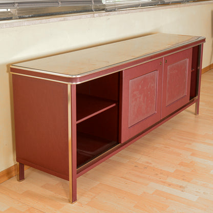 Credenza  Umberto Mascagni  rivestita in vilpelle bordeaux  Italia metà 900