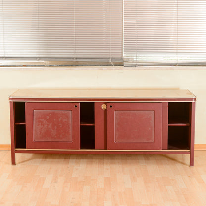 Credenza  Umberto Mascagni  rivestita in vilpelle bordeaux  Italia metà 900