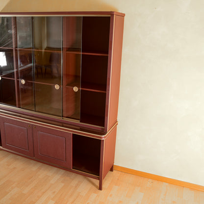 Credenza doppio corpo anni 50 Umberto Mascagni rivestita in similpelle bordeaux