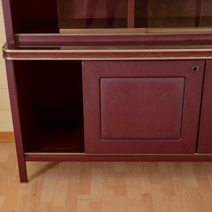 Credenza doppio corpo anni 50 Umberto Mascagni rivestita in similpelle bordeaux