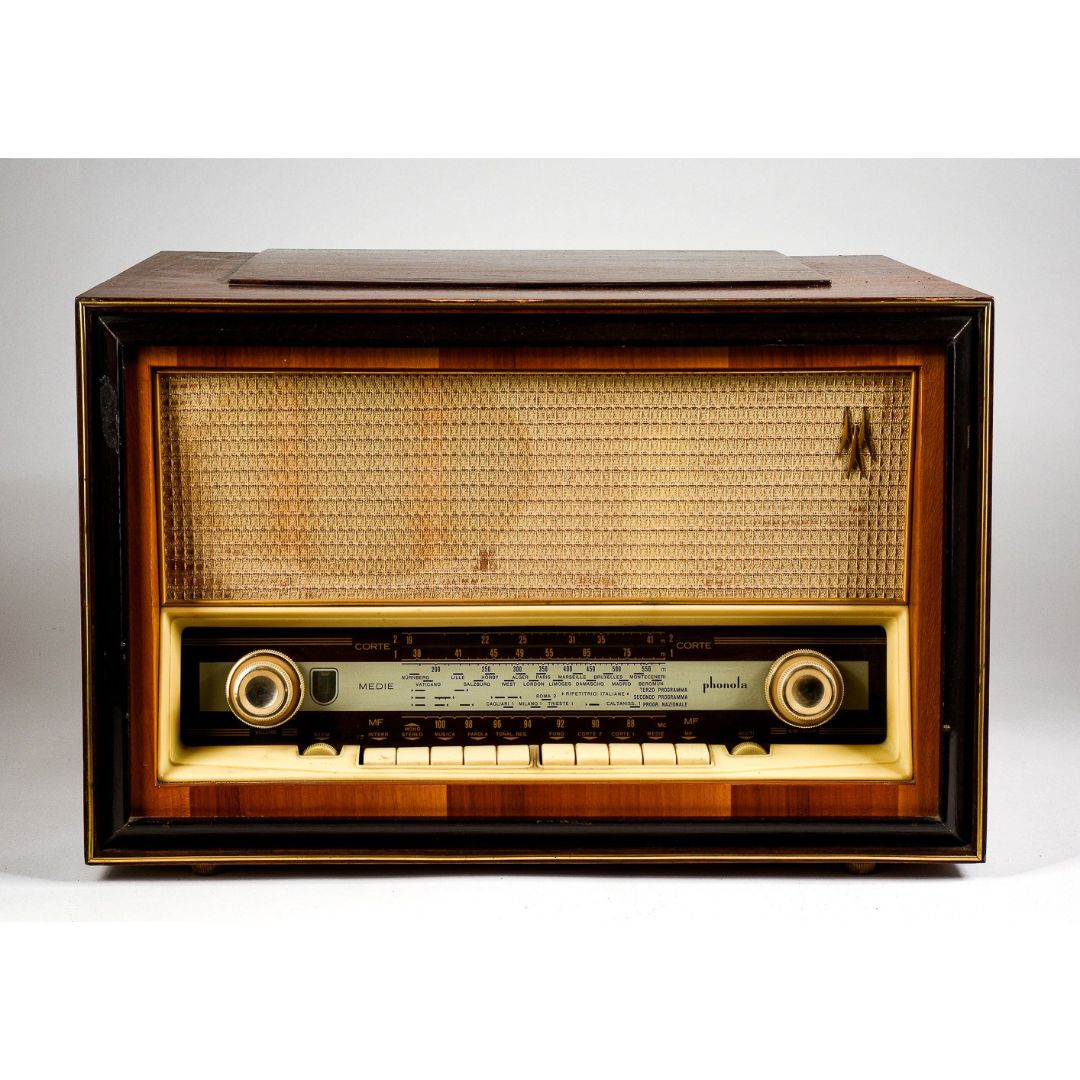 Radio anni 70  ditta Phonola Modello 824 S