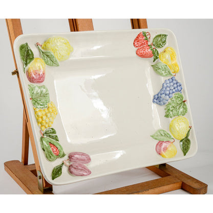 Vassoio centrotavola in ceramica con decori a frutta firmato Bozzi Appignano 1990