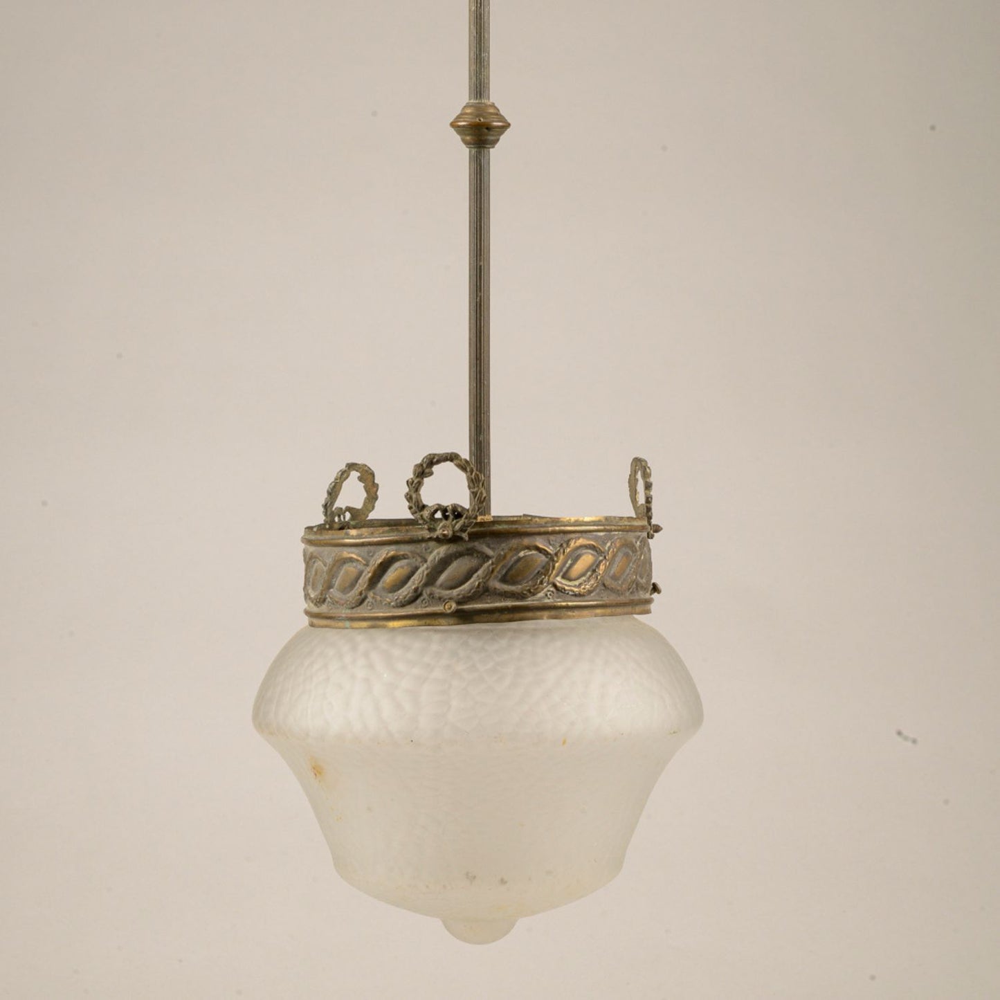Lampadario anni 1940 in metallo e vetro smerigliato a 1 luce