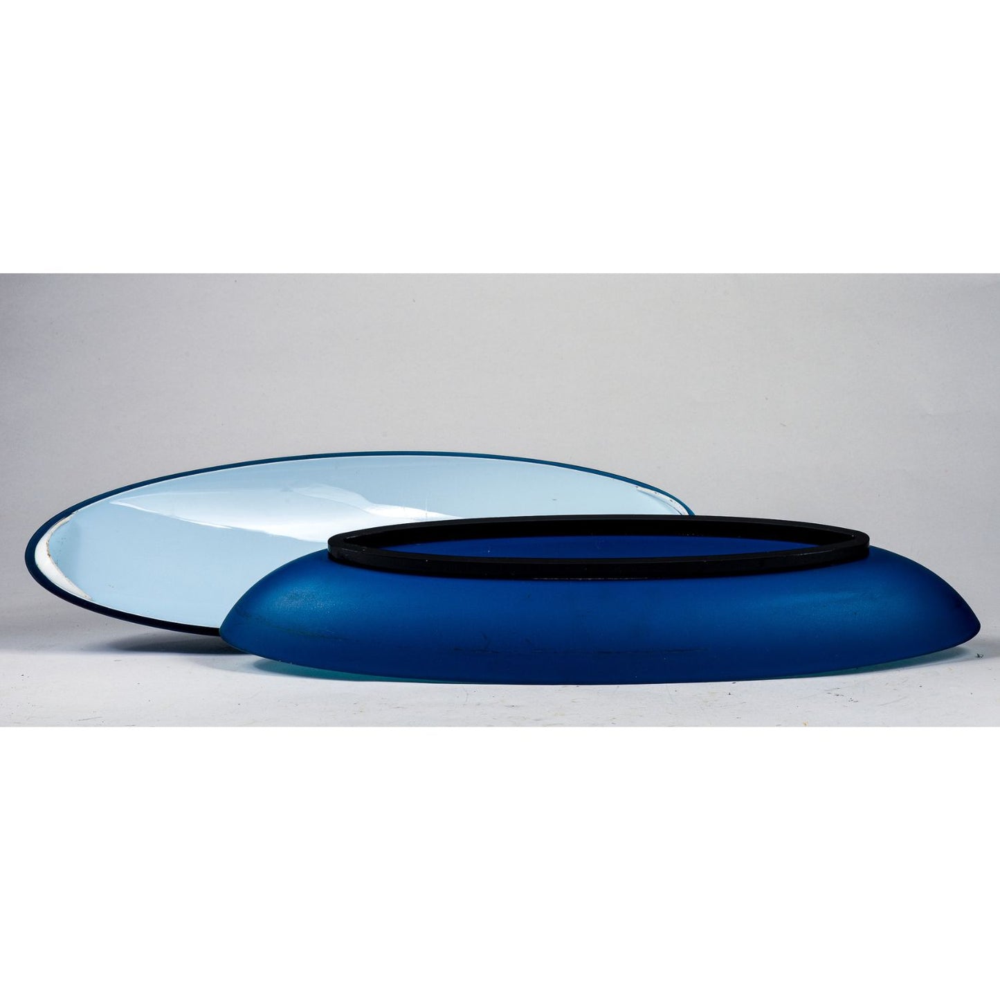 vassoio in plastica ART DECO'  con coperchi raffigura sagoma pesce in plastica con piccoli segni