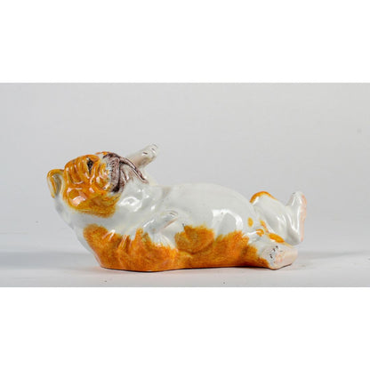 Statua scultura in ceramica bulldog a pancia in su sdraiato stile Guido Cacciapuoti