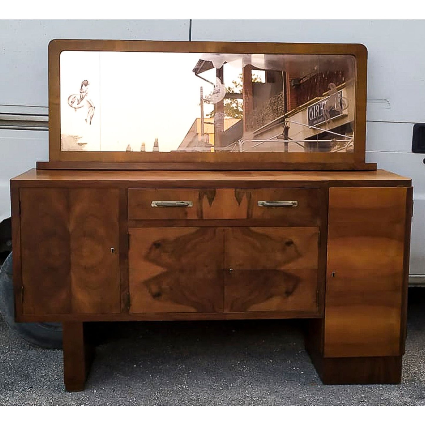 Credenza con specchiera  impellicciata in noce design Italiano Art Decò