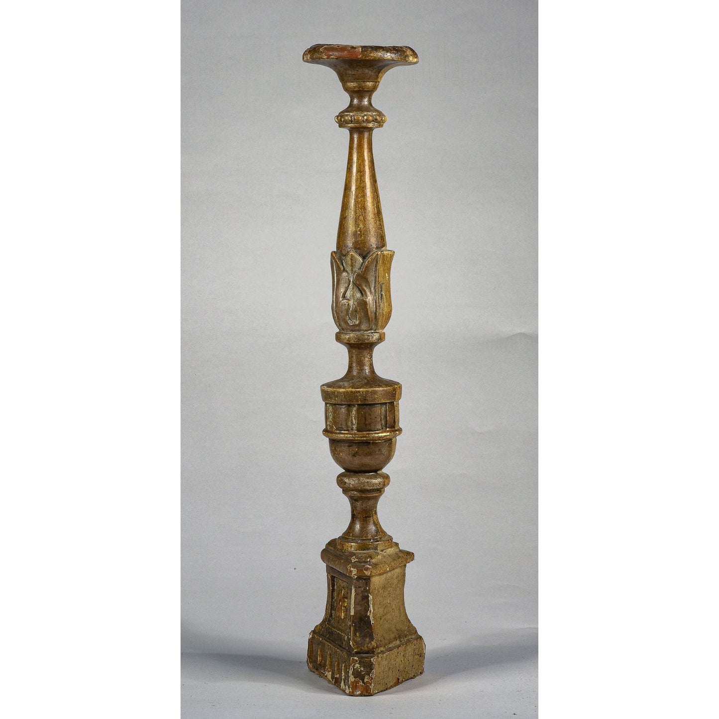 Candeliere in legno laccato oro e argento in pastiglia e bolo Italia epoca fine 1700