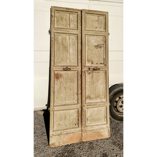 Porta Portone due ante con lacche originali e segni del tempo epoca 1700