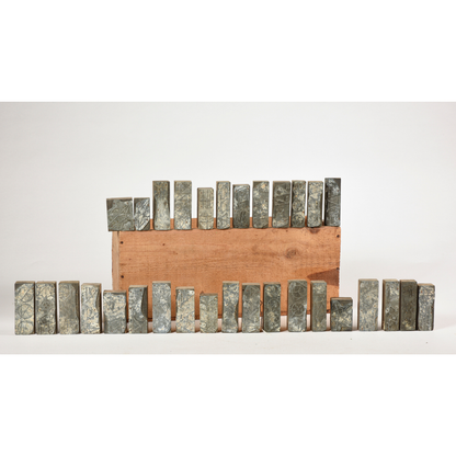 Scatola in legno con set di 31  stampi con tavole e disegni geometrici Italia 1950 '60