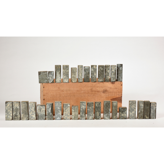 Scatola in legno con set di 31  stampi con tavole e disegni geometrici Italia 1950 '60