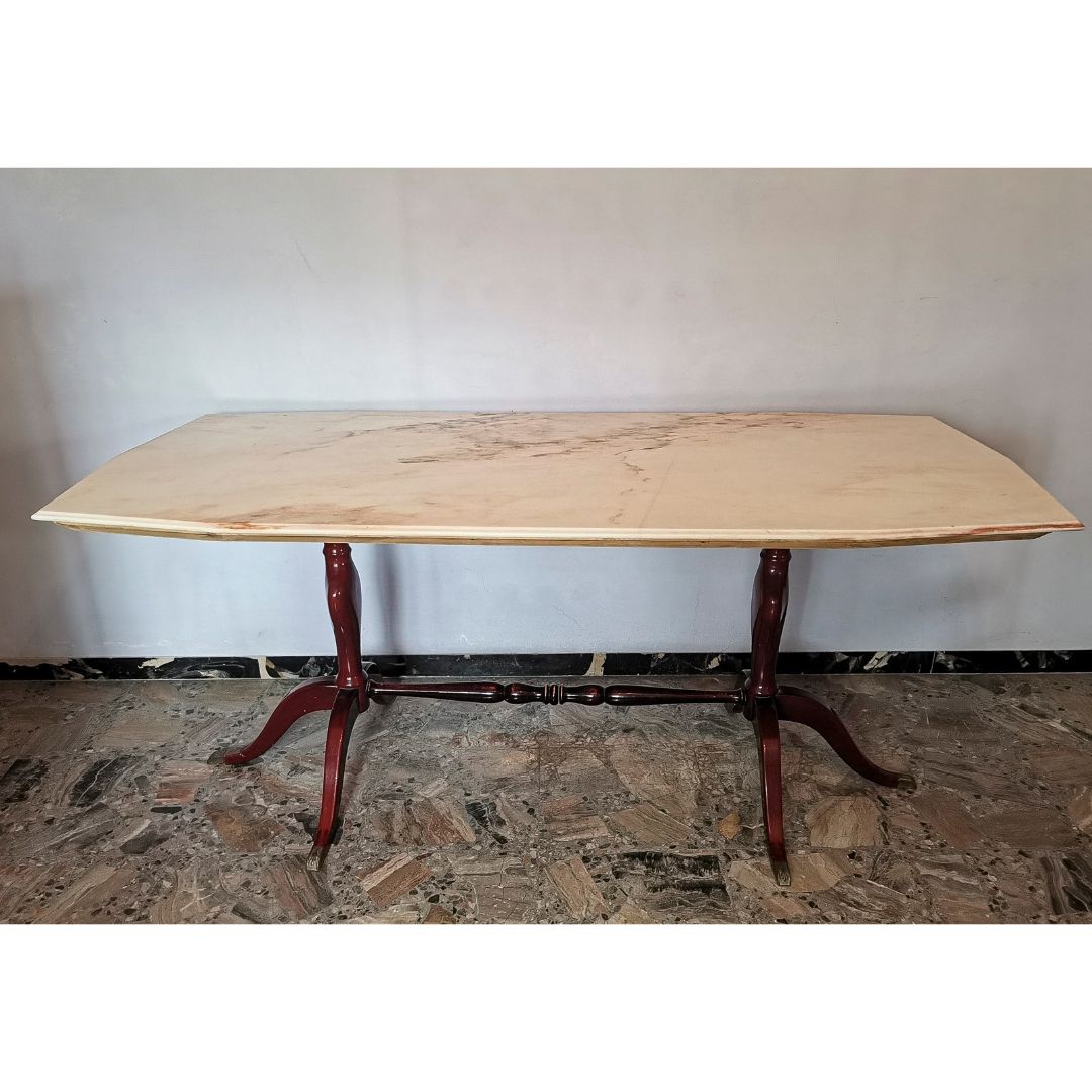 Tavolo base in legno verniciato rosso lucido e puntali in ottone piano   in marmo  Italia 1960
