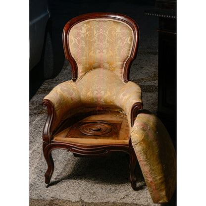 Poltrona in noce epoca Luigi Filippo con seduta realizzata per nascondere comoda bagno wc in legno meta 800