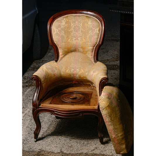 Poltrona in noce epoca Luigi Filippo con seduta realizzata per nascondere comoda bagno wc in legno meta 800