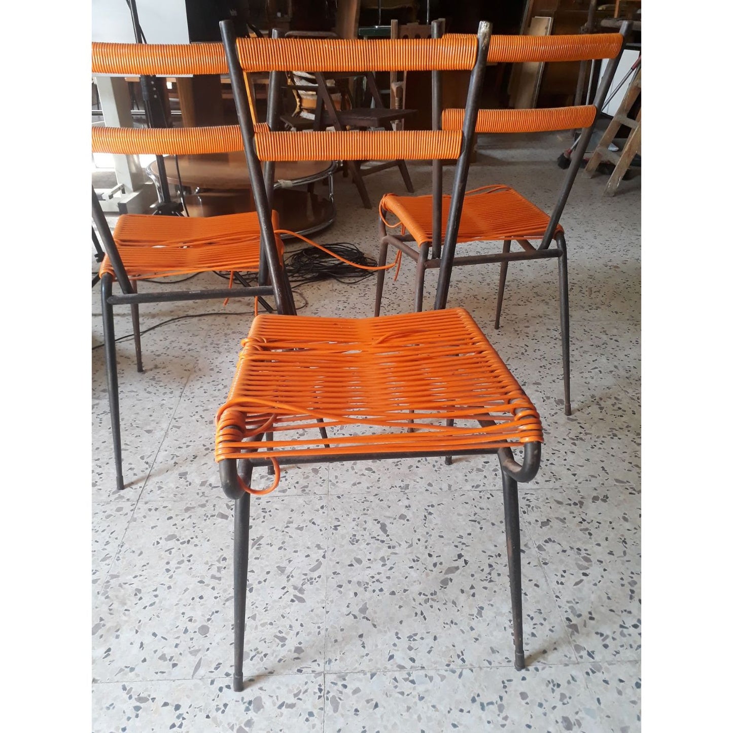 SEDIA IN METALLO CON SEDUTA IN PLASTICA INTRECCIATA ORIGINALE ANNI 60 DA RESTAURARE.