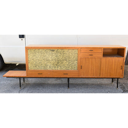 Credenza con sportello a ribalta decorato con foresta di bambù e tavolo penisola Italia 1960