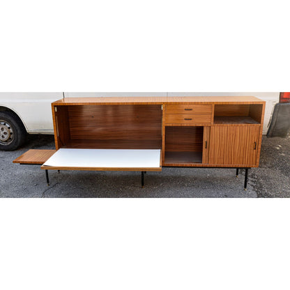 Credenza con sportello a ribalta decorato con foresta di bambù e tavolo penisola Italia 1960