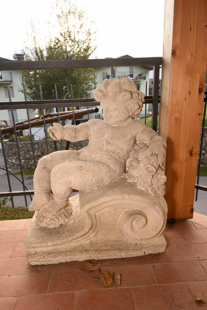 Putto in pietra scolpita Italia epoca fine 800