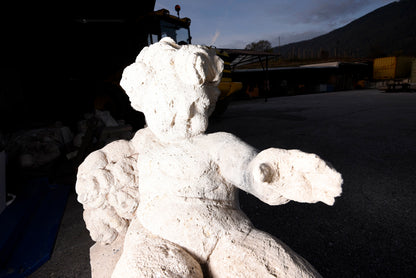 Putto in pietra scolpita Italia epoca fine 800