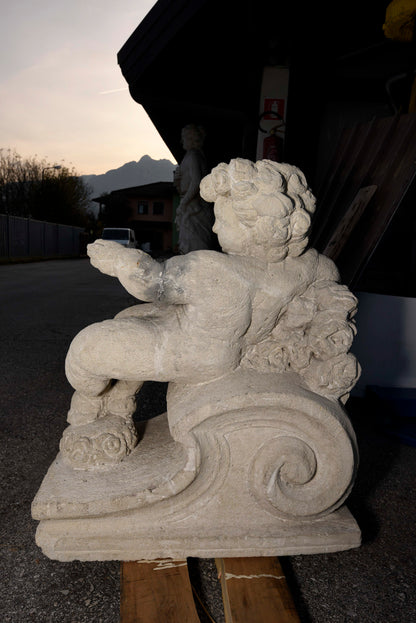 Putto in pietra scolpita Italia epoca fine 800