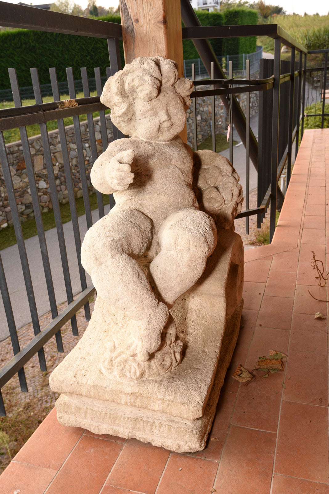 Putto in pietra scolpita Italia epoca fine 800