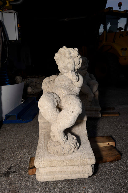 Putto in pietra scolpita Italia epoca fine 800
