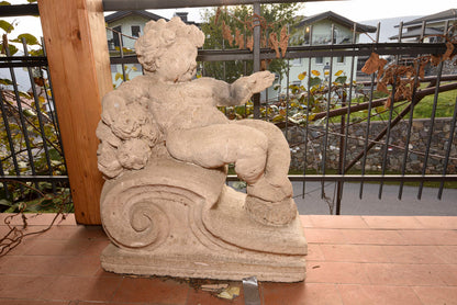 Putto in pietra scolpita Italia epoca fine 800