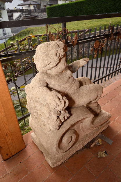 Putto in pietra scolpita Italia epoca fine 800